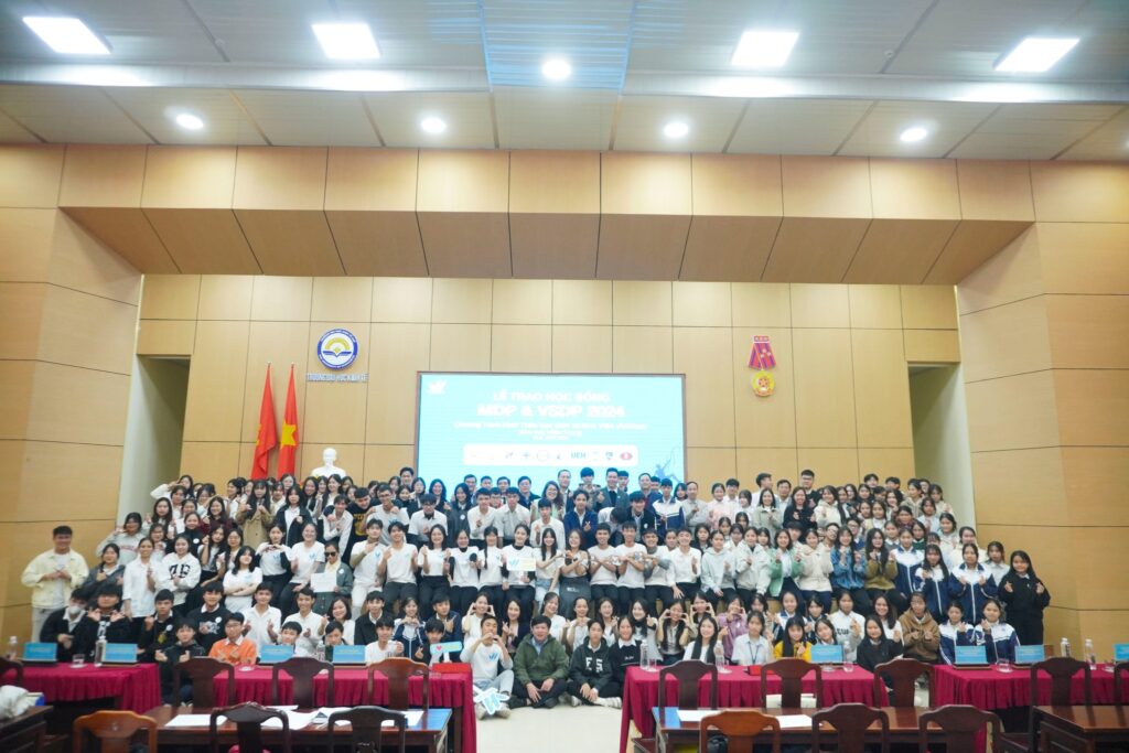 Hình ảnh tràn ngập niềm vui và sự gắn kết sau nhiều câu chuyện