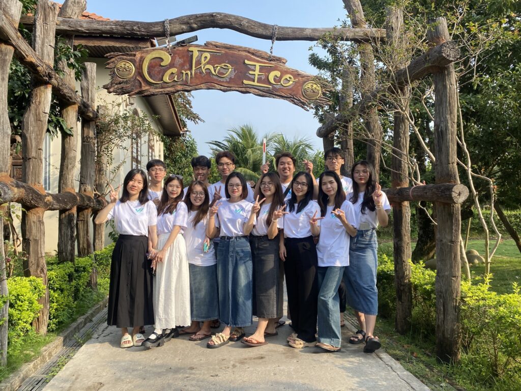 Mỗi nụ cười là một điều kỳ diệu - Cảm ơn bạn đã viết nên câu chuyện VietHope