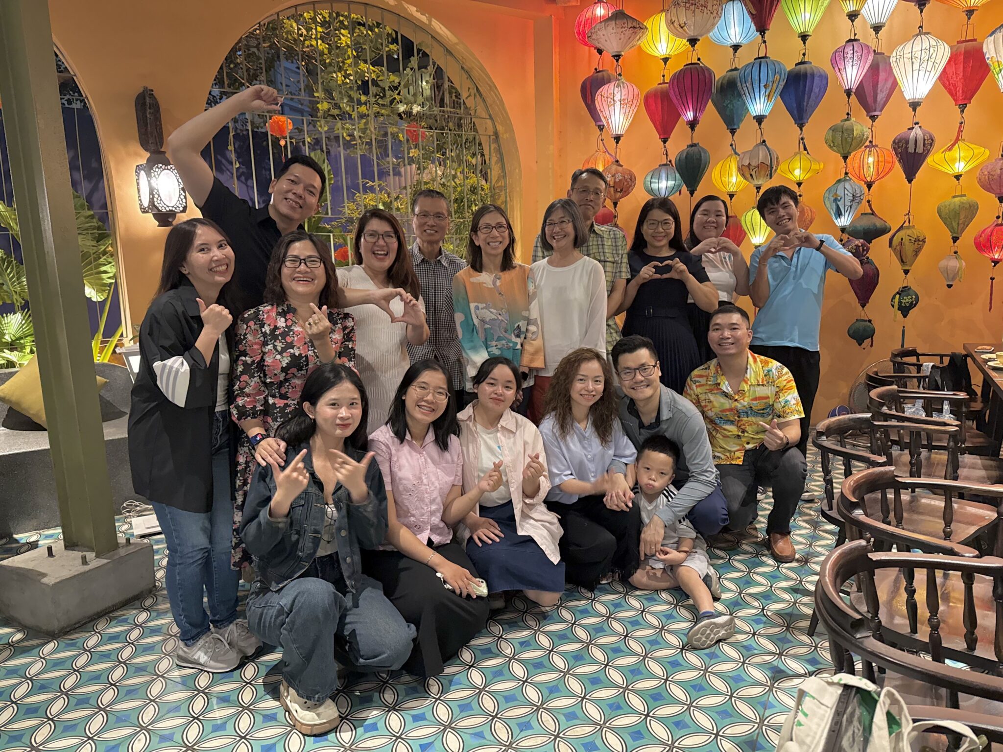 Chu_Sam_co_Thao_with_VHVN_team Chu_Sam_co_Thao_with_VHVN_team
