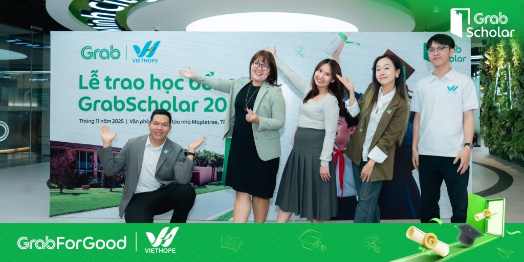 Đại diện VietHope vinh dự và hạnh phúc khi có mặt tại Lễ trao học bổng GrabScholar 2025, để kỉ niệm hành trình đồng hành cùng các em học sinh, sinh viên vừa qua.