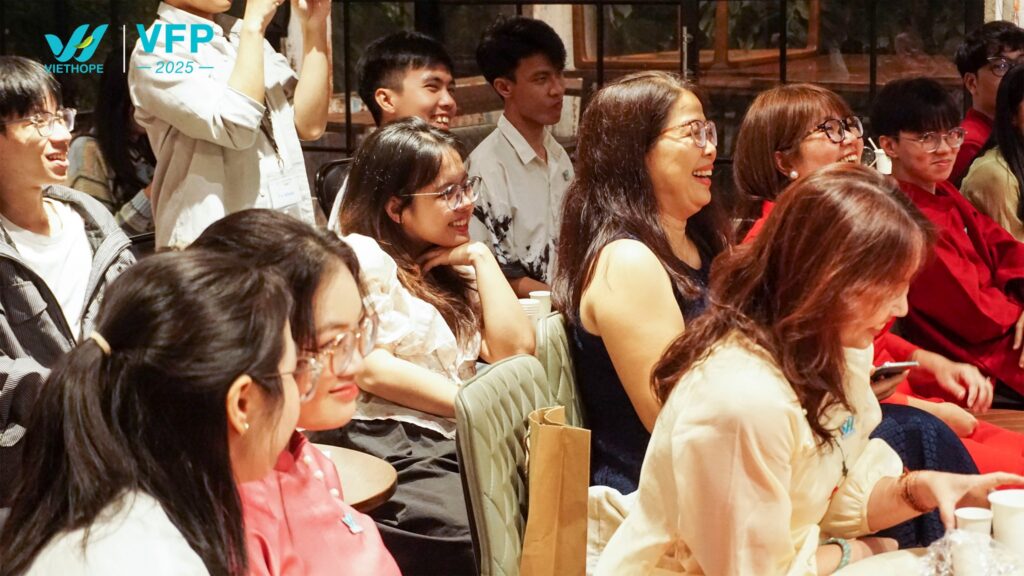 Tiếng cười, những câu chuyện sẻ chia và cả những cái ôm thật chặt đã khép lại hành trình VietHope 2025 theo cách ấm áp và trọn vẹn nhất - nơi mỗi kỷ niệm đều trở thành dấu mốc đáng nhớ