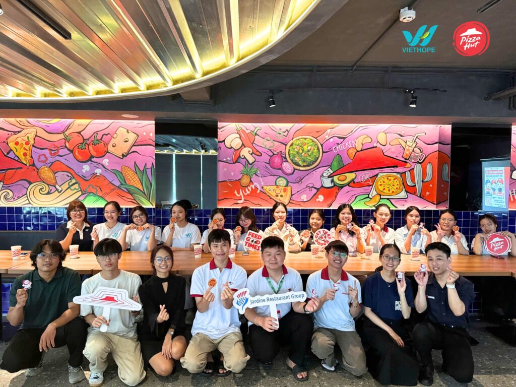 Buổi workshop khép lại, ghi dấu hành trình khám phá ngành F&B đầy cảm hứng của sinh viên VietHope tại Pizza Hut